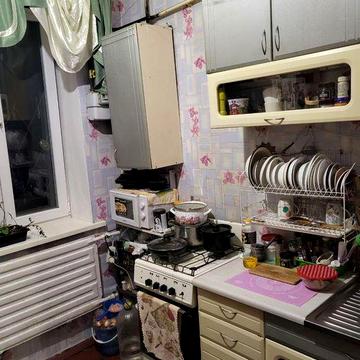 Продам 2ком квартиру.Сталинка.