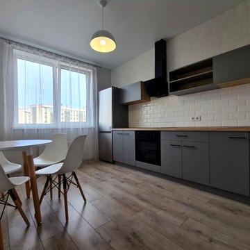 Перлинна вул., 7