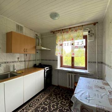 Здається 3 кімнатна на Бердичівській можна на короткий термін.