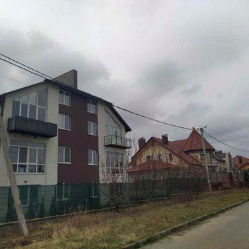 Оренда дворівневої квартири в клубному будинку.