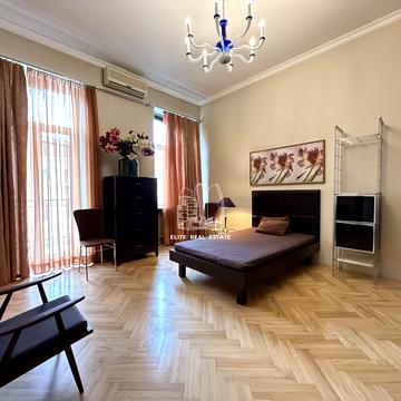 Ярославів Вал вул., 21а