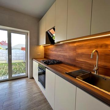 Весняна вул.