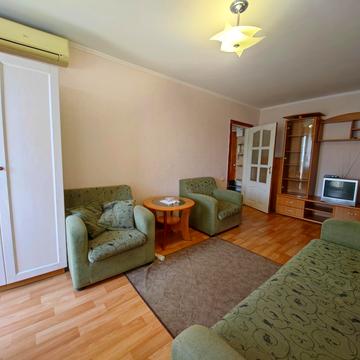 Олександра Поля просп. (Кірова), 44-В