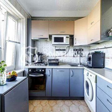 Ореста Левицького вул. (Академіка Курчатова), 3