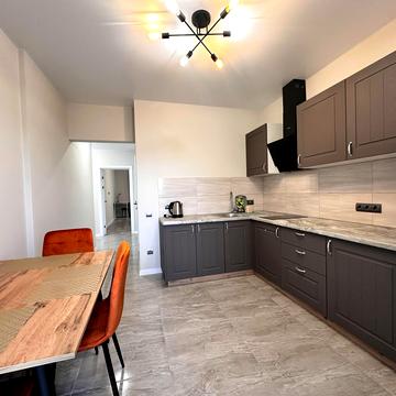 Кадетський Гай вул., 10