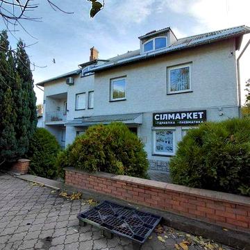 Житловий будинок з діючою прибутковою комерцією у Луцьку!