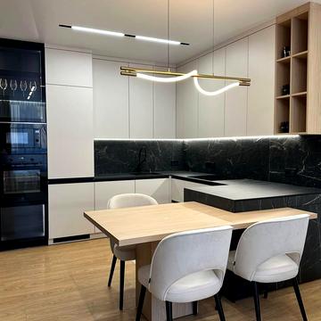 Героїв Майдану вул., 1