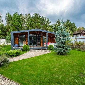 Центральна, 1