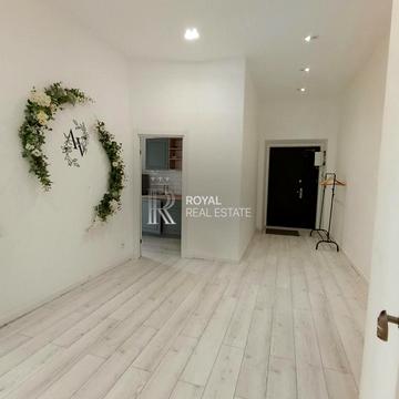 Велика Васильківська вул. (Червоноармійська), 21