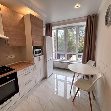 Мінеральна вул., 7