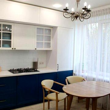 Продам простору квартиру 83 м2 в центрі міста