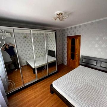 Академіка Корольова вул., 34