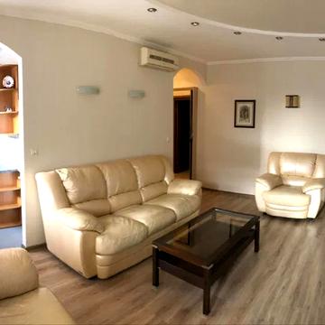 Лесі Українки бульв., 15