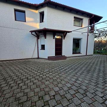 Оренда будинку біля центра.