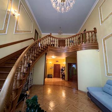 Елітна дворівнева квартира на Коперника