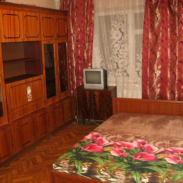 Ореста Левицького вул. (Академіка Курчатова), 8