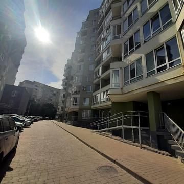 Богдана-Ігора Антонича вул., 7