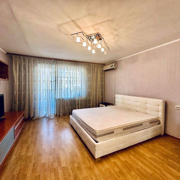 Татарська, 3/2. Простора 3к квартира. СВІТЛО НЕ ВИМИКАЮТЬ ВЗАГАЛІ.