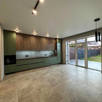 Виноградна вул., 2