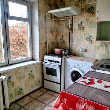 Сдам 2х.кв.возле метро Дарница ул.Строителей 12.