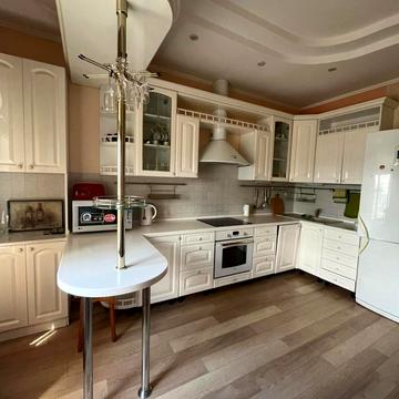 Дмитрівська вул., 69