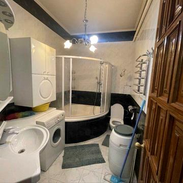 Здам чотирьох кімнатну квартиру/гараж