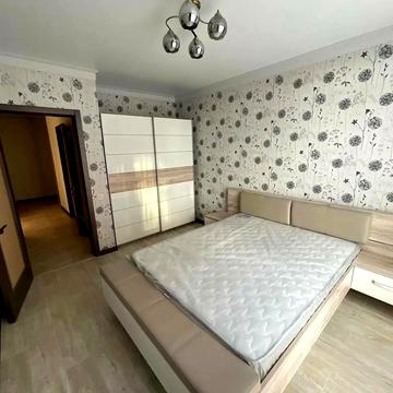 Предславинська вул., 42