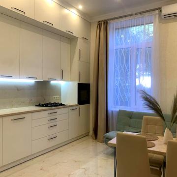 Тарасівська вул., 8