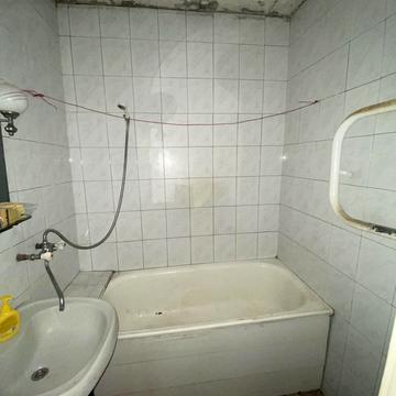 Героїв просп., 1