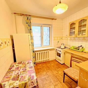 Оболонський просп., 40