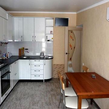 Захисників України вул. (1-го Травня), 1г