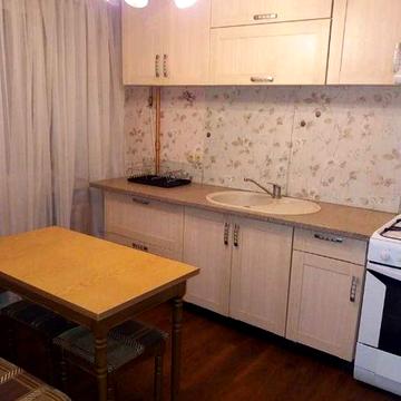 Здам 2-к. на Дмитра Дорошенка. Метро Печерська – 9 хвилин пішки