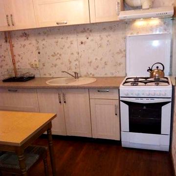 Здам 2-к. на Дмитра Дорошенка. Метро Печерська – 9 хвилин пішки