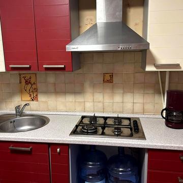 Ревуцького вул., 25