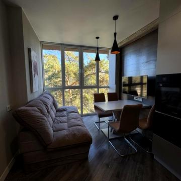 11-та Лінія вул., 4