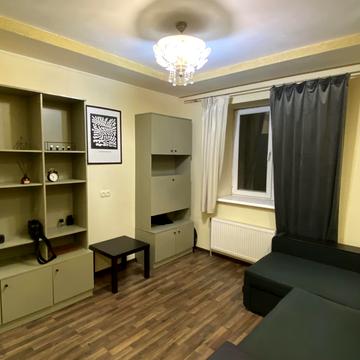 Співдружності вул., 1