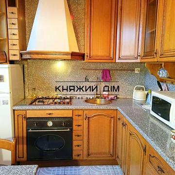 Прорізна вул., 13