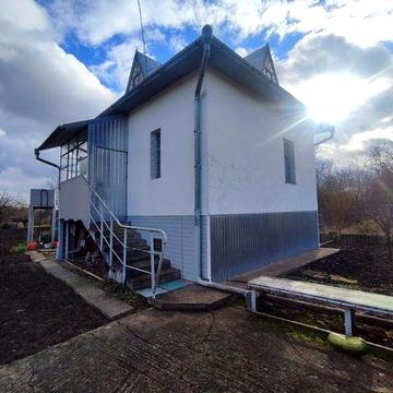 Продається добротна дача на околиці міста (ліс, джерело, чисте повітря