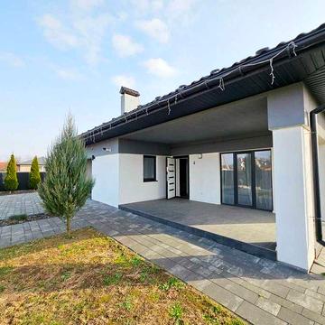 Продається новозбудований сучасний одноповерховий будинок з ремонтом.