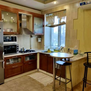 Миколи Міхновського бульв. (Дружби Народів), 8