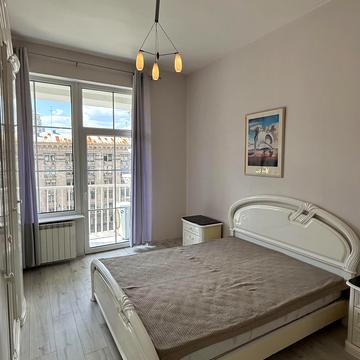 Хрещатик вул. (Kreschatic), 21