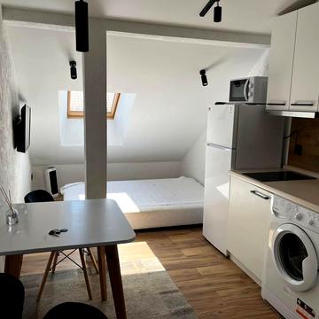 Тарасівська вул., 21