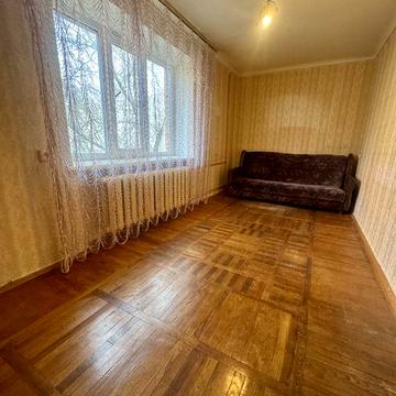 Продаю 2 кімнатну на 2 поверсі  у центрі