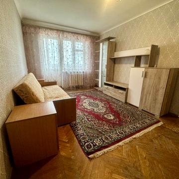 Продаю 2 кімнатну на 2 поверсі  у центрі