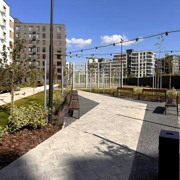 Героїв Майдану вул., 1