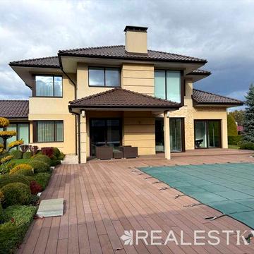 Будинок з SPA-комплексом, басейном і тенісним кортом — с. Новосілки