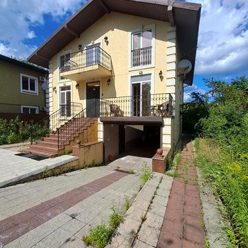 Богатирська вул., 42