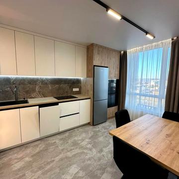 Богдана Хмельницького вул., 94