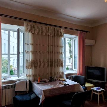 4-к, вул. Міщенка, 8, Березовий сквер, автономне опалення