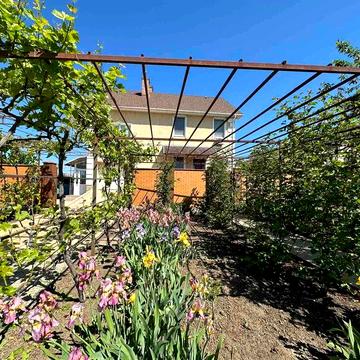 Хозяйский дом в Совиньоне, шикарный сад, бассейн. Торг